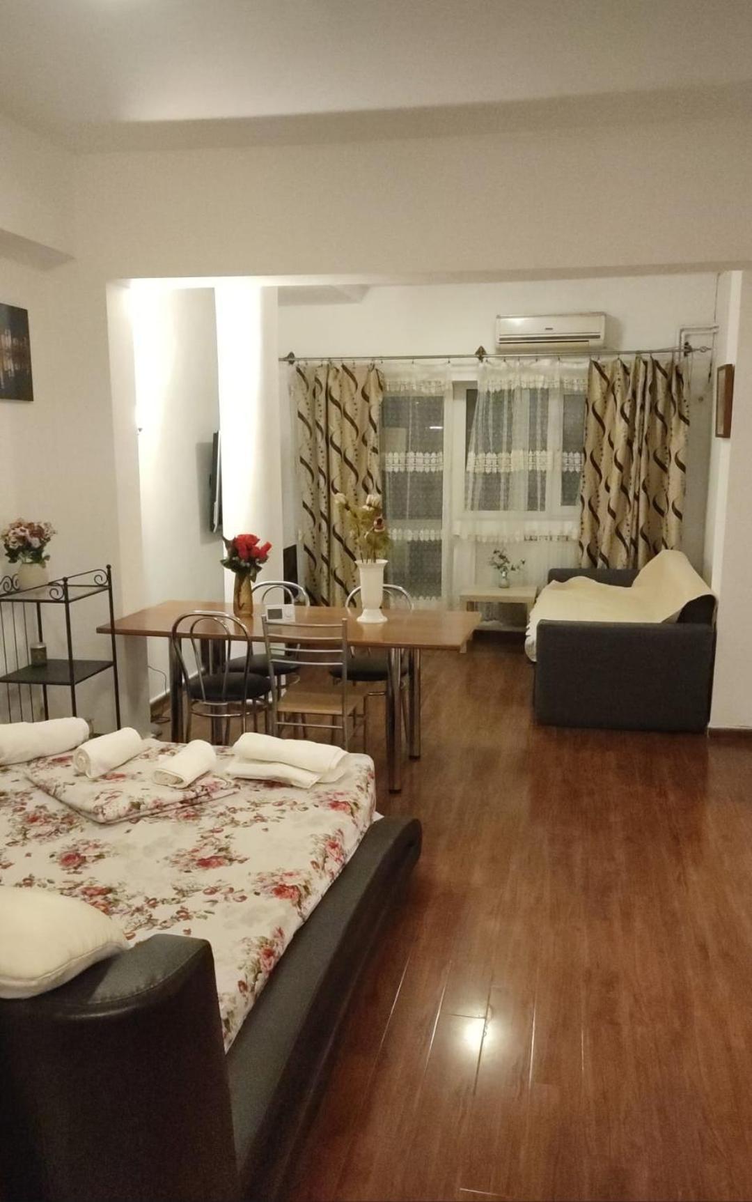 Old Center Apartament Букурещ Екстериор снимка
